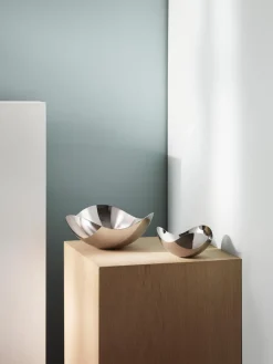 Boles Y Tazones|Vajillas Completas></noscript>GEORG JENSEN Fuente de acero inoxidable con forma orgánica Bloom