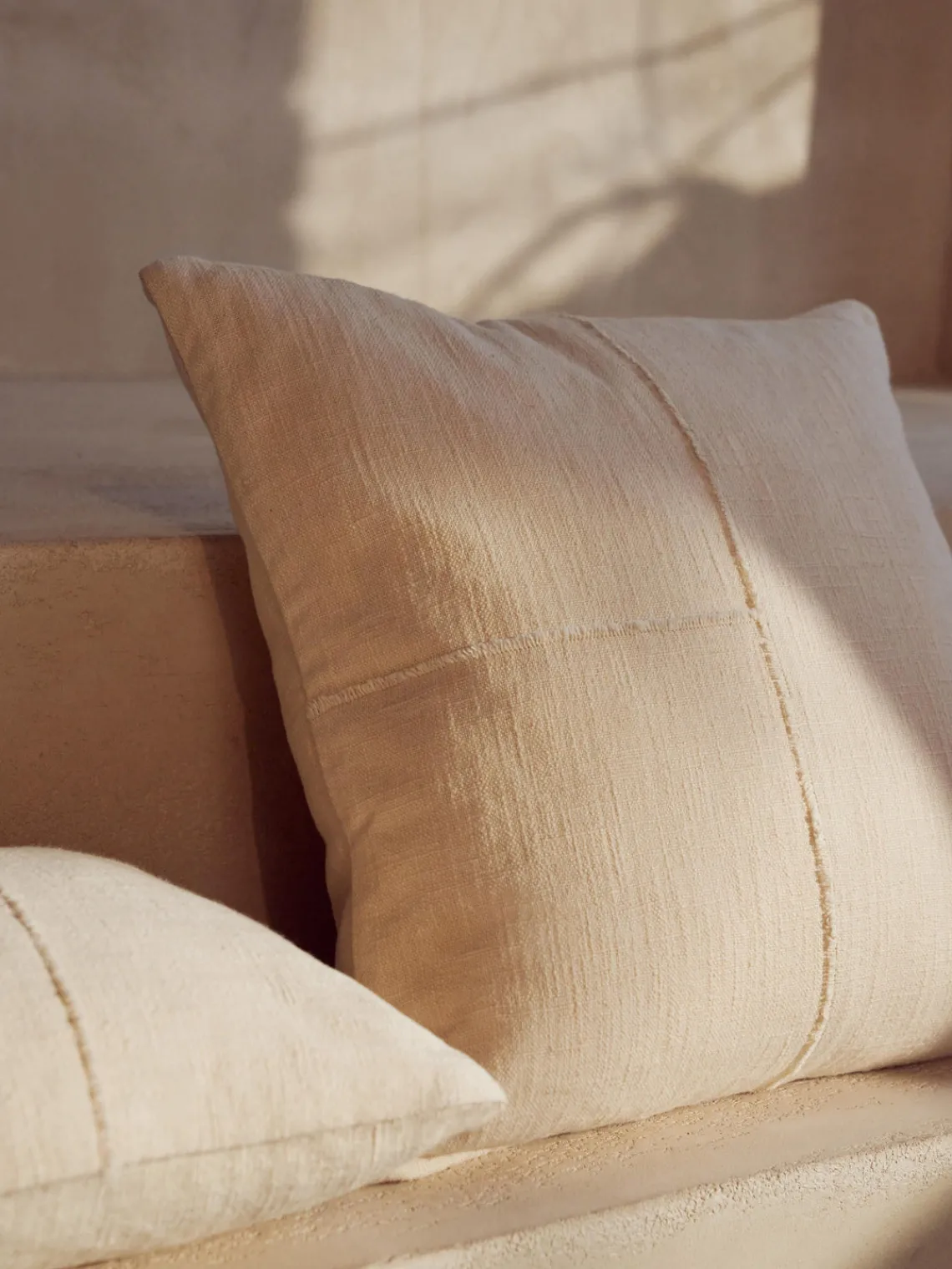 Funda de cojín artesanal con costura decorativa Terre Cojines Decorativos|Mantas