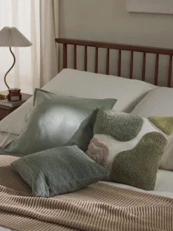 Funda de cojín artesanal con relieves Coraline Mantas|Cojines Decorativos