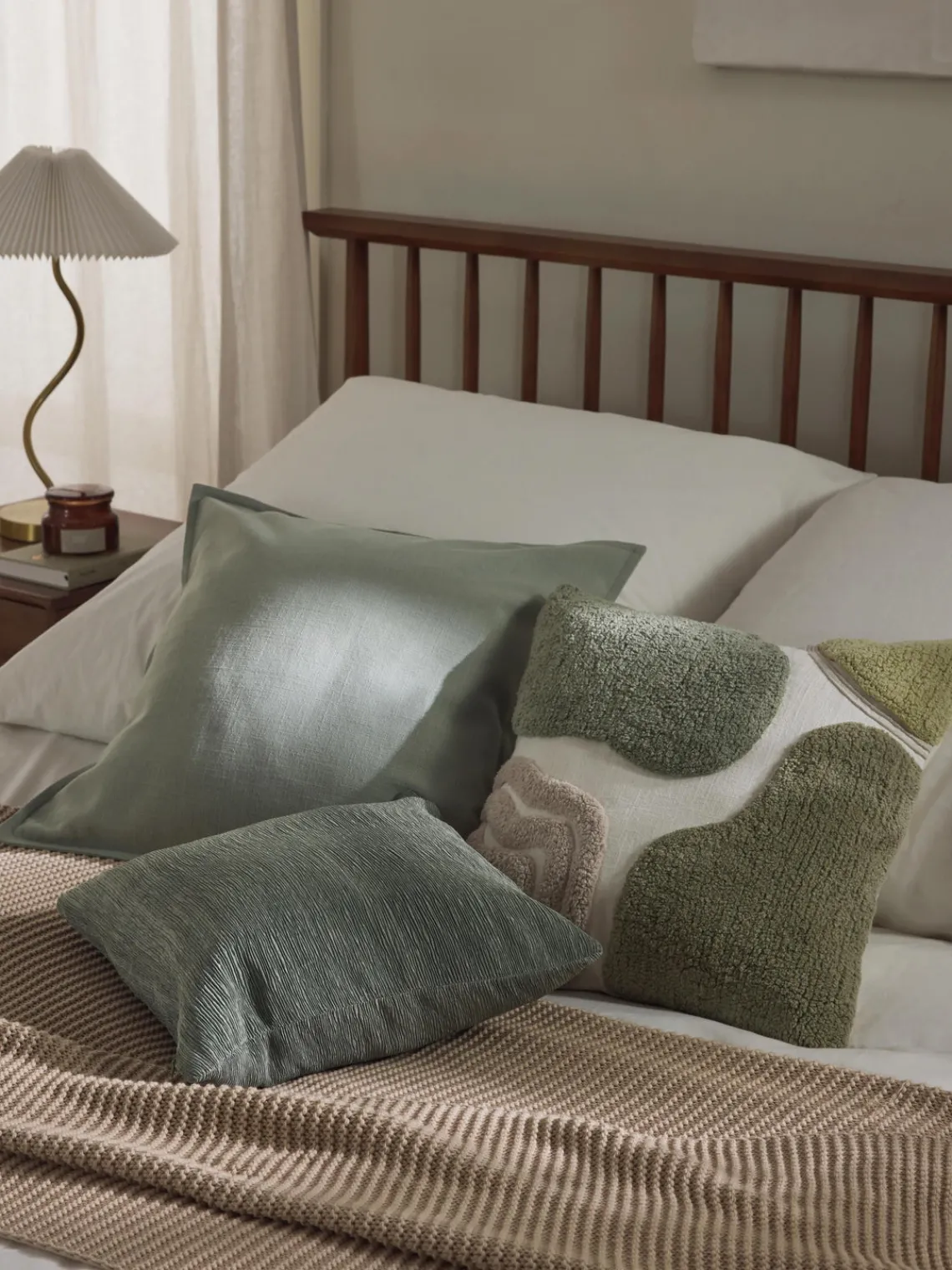 Funda de cojín artesanal con relieves Coraline Mantas|Cojines Decorativos