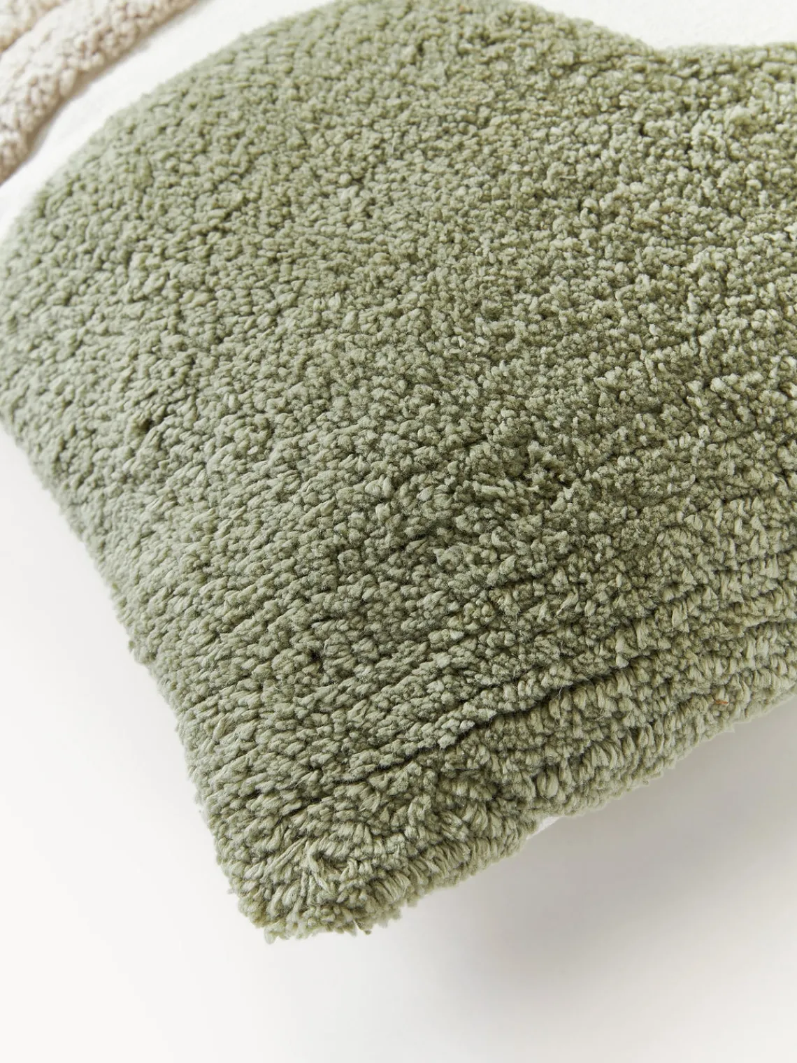 Funda de cojín artesanal con relieves Coraline Mantas|Cojines Decorativos