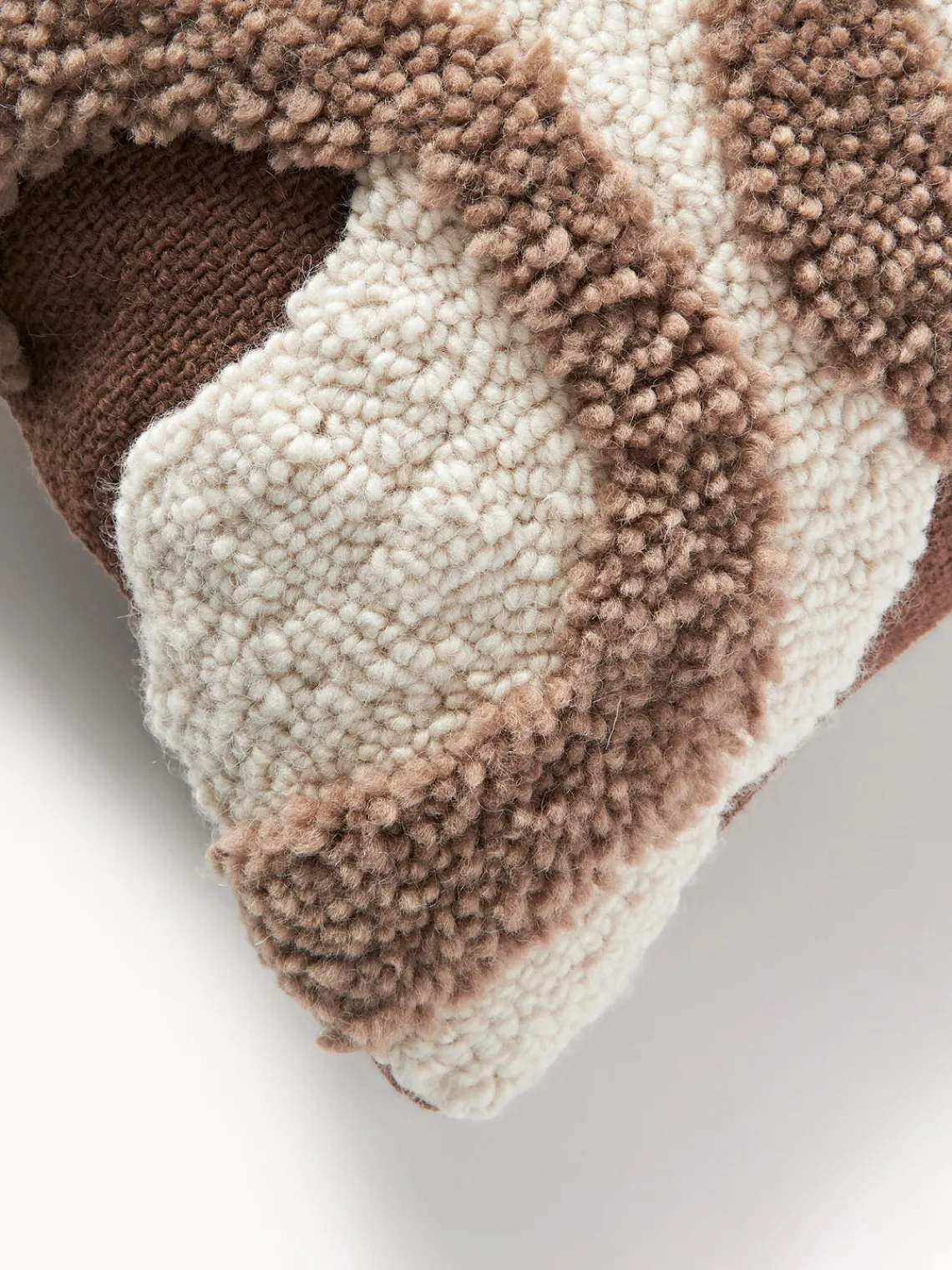 Mantas|Cojines Decorativos>Westwing Collection Funda de cojín artesanal con tejido capitoné Jiri Blanco Off White, marrón