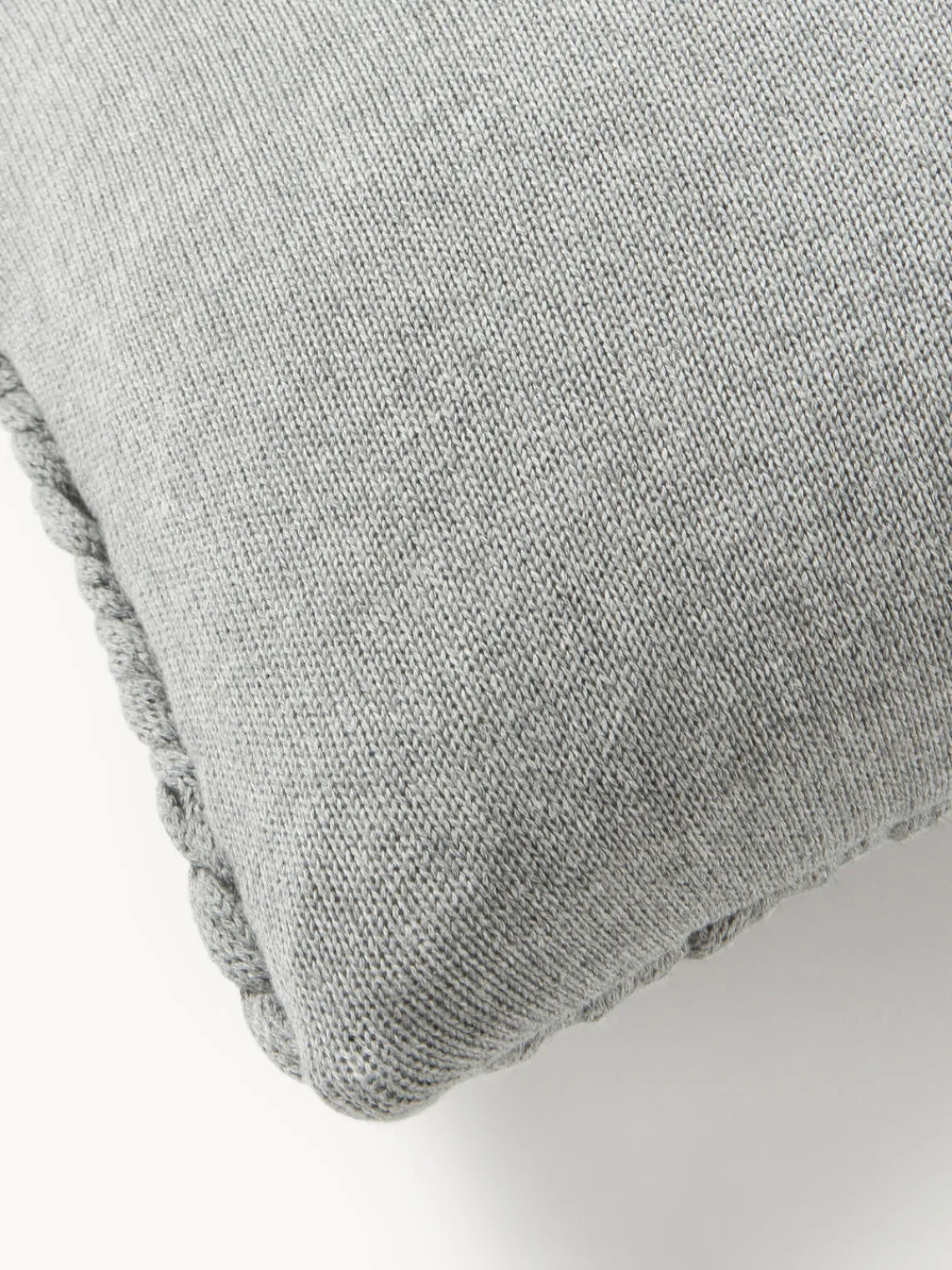 Cojines Decorativos|Mantas>Westwing Collection Funda de cojín artesanal de punto grueso Adyna Gris oscuro