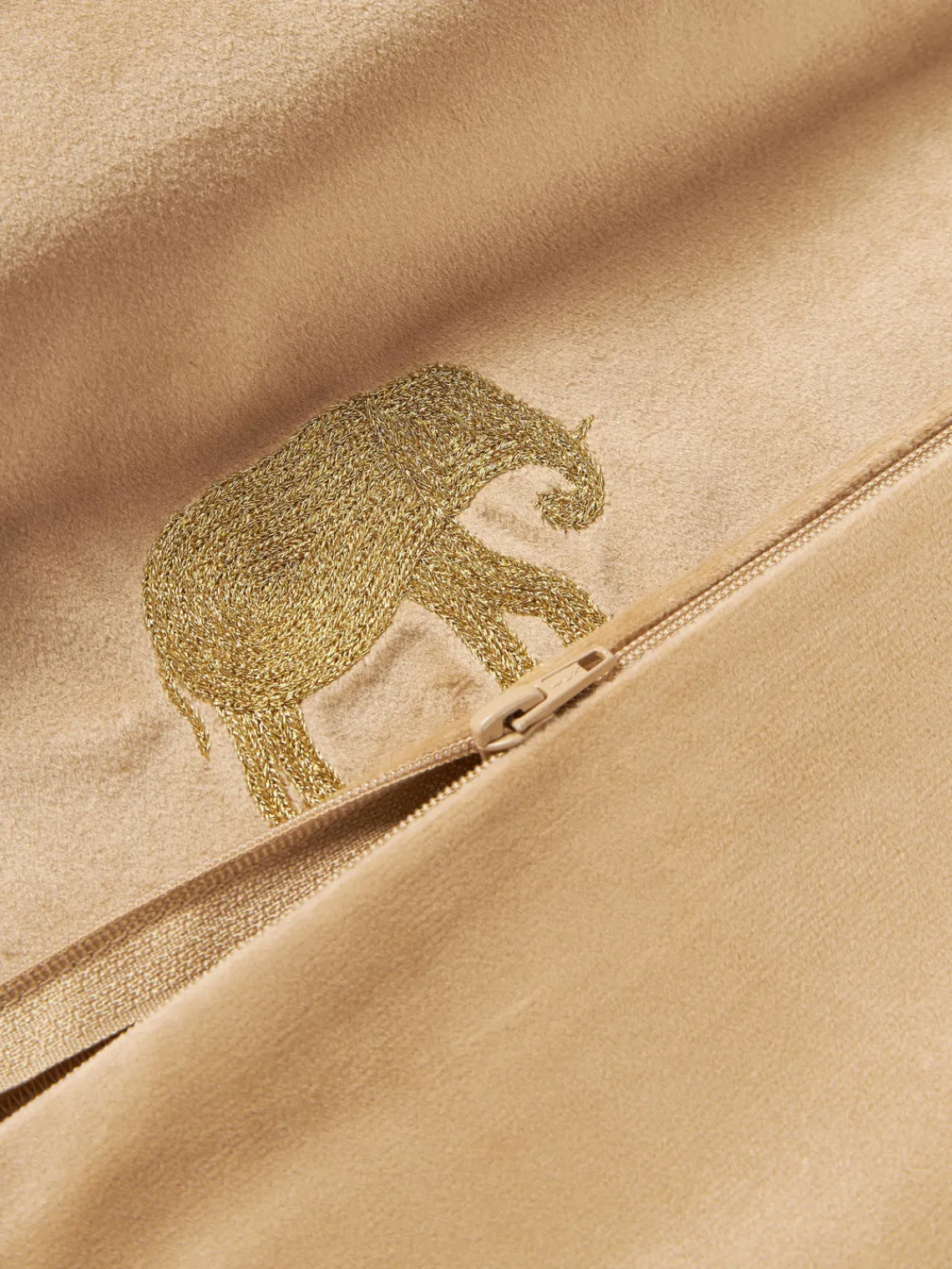 Cojines Decorativos|Mantas>Westwing Collection Funda de cojín bordada de terciopelo Elefco Beige, dorado