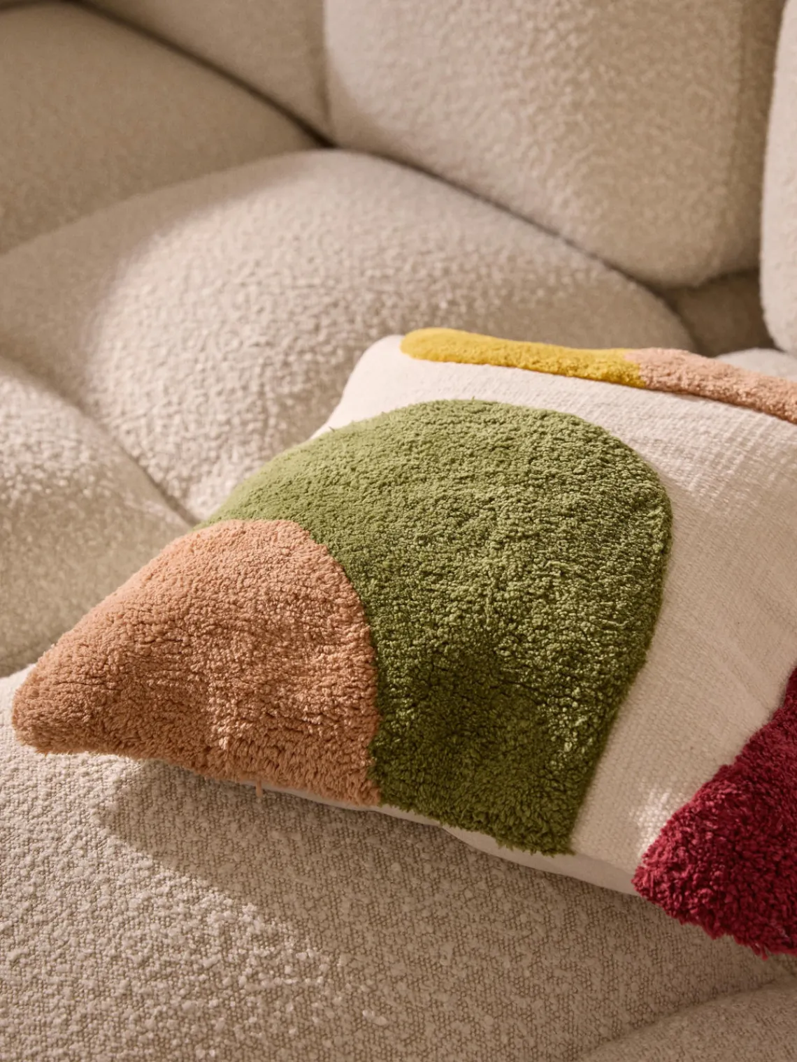 Cojines Decorativos|Mantas>Westwing Collection Funda de cojín capitoné con mechones decorativos Malu Verde, amarillo sol, tonos rojos, blanco crema