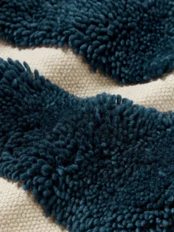 Cojines Decorativos|Mantas></noscript>Westwing Collection Funda de cojín con estampado abstracto Flick Azul oscuro, blanco crema