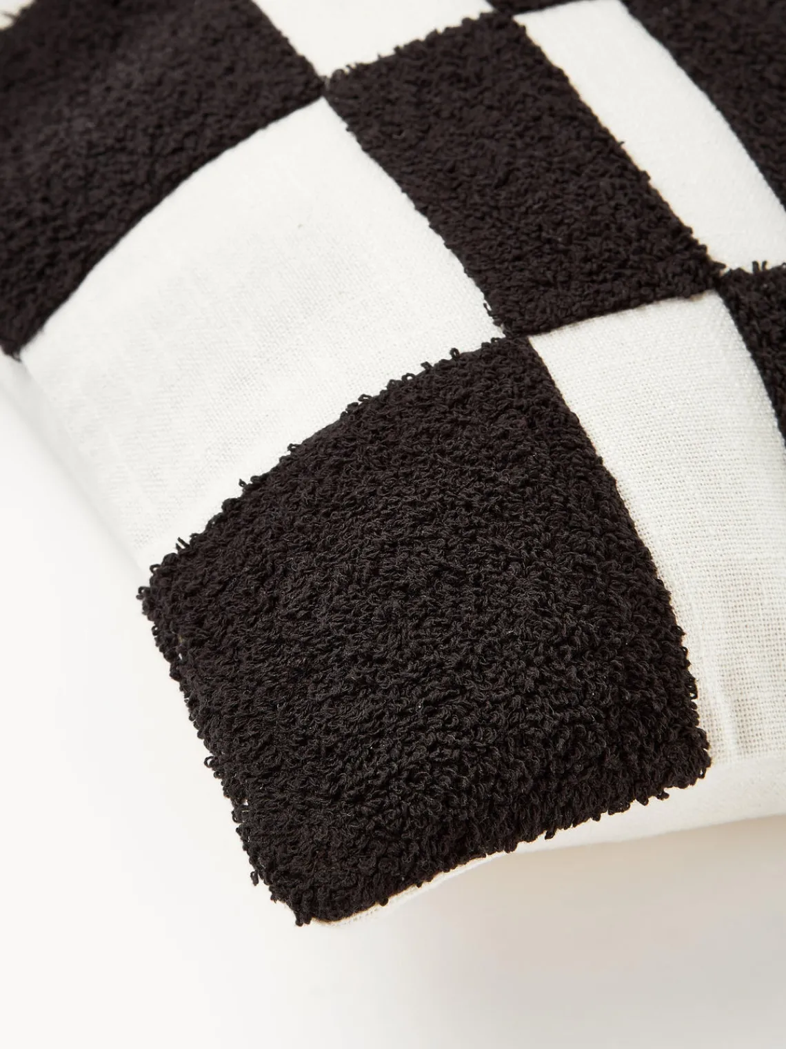Cojines Decorativos|Mantas>Westwing Collection Funda de cojín con tejido a cuadros Scout Off White, negro