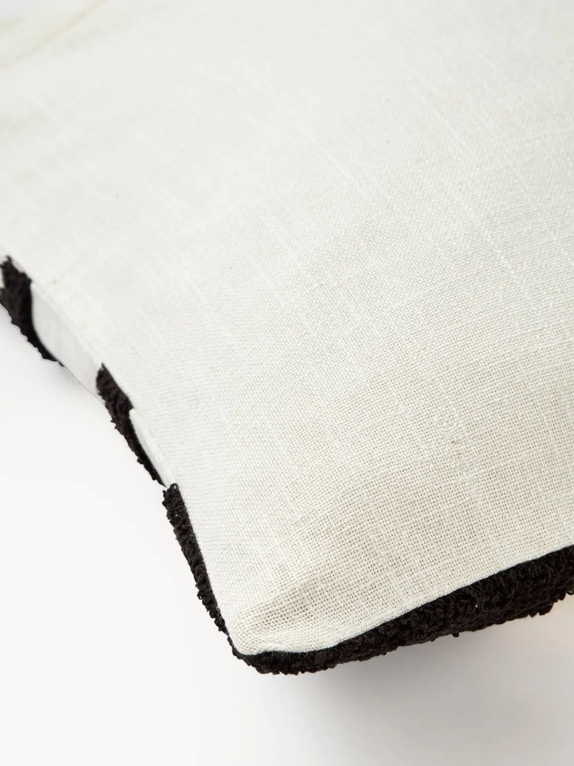 Cojines Decorativos|Mantas>Westwing Collection Funda de cojín con tejido a cuadros Scout Off White, negro