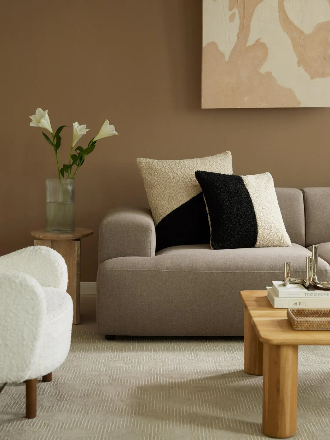 Cojines Decorativos|Mantas>Westwing Collection Funda de cojín de borreguillo Mateo Beige claro, negro