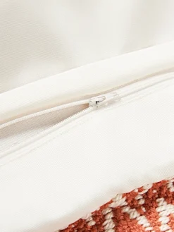 Cojines De Exterior|Cojines Decorativos></noscript>Westwing Collection Funda de cojín de exterior con tejido estampado y flecos Suria Terracota, blanco Off White