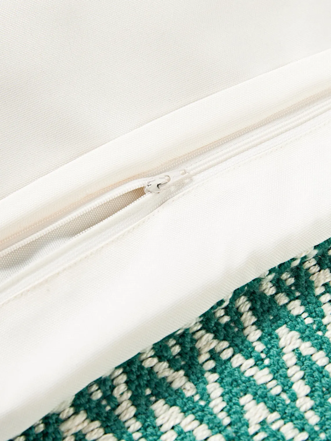 Mantas|Cojines De Exterior>Westwing Collection Funda de cojín de exterior con tejido estampado y flecos Suria Verde turquesa, blanco Off White