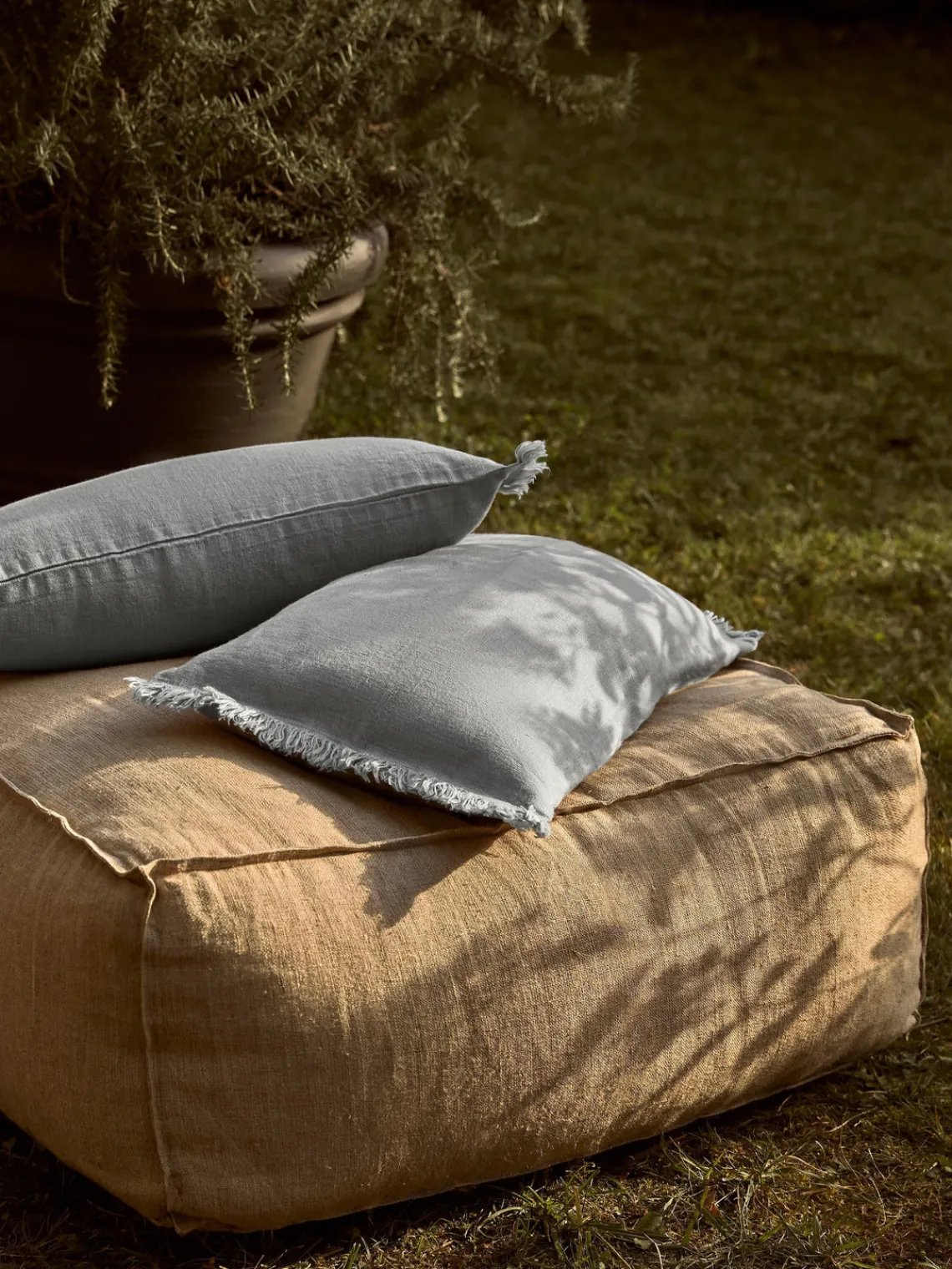 Cojines Decorativos|Cojines Decorativos>Westwing Collection Funda de cojín de lino con flecos Luana Gris claro