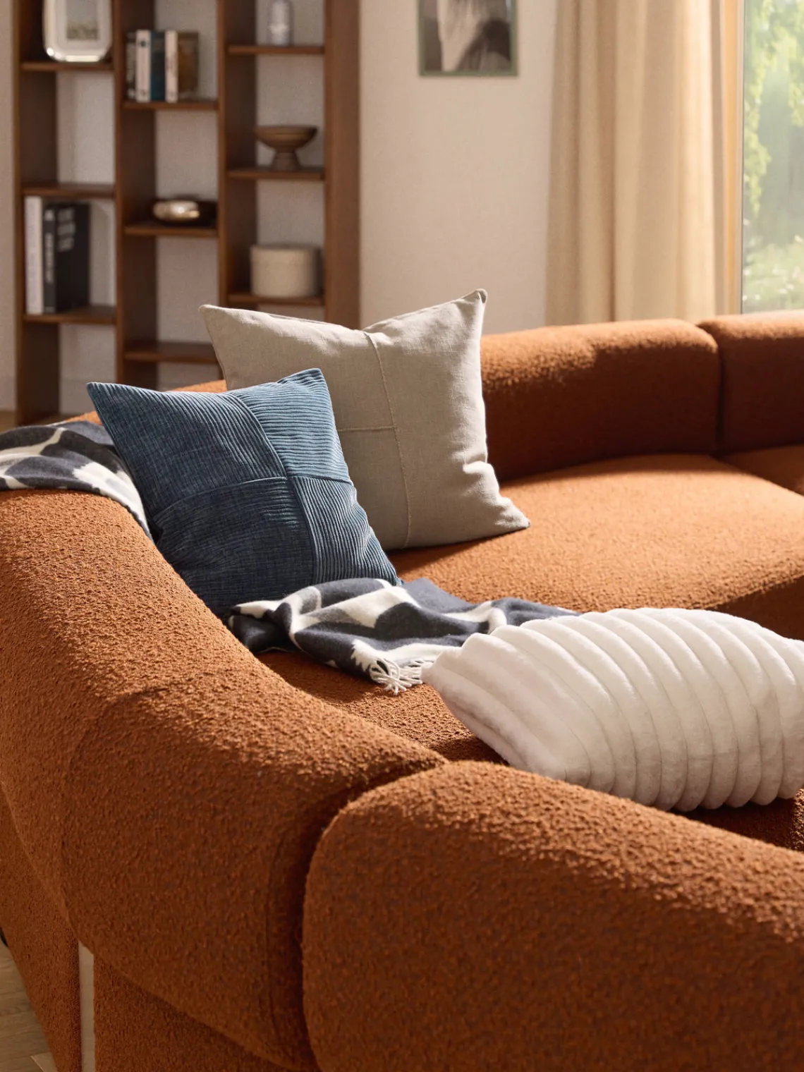 Cojines Decorativos|Mantas>Westwing Collection Funda de cojín de piel sintética Lovey Blanco crema