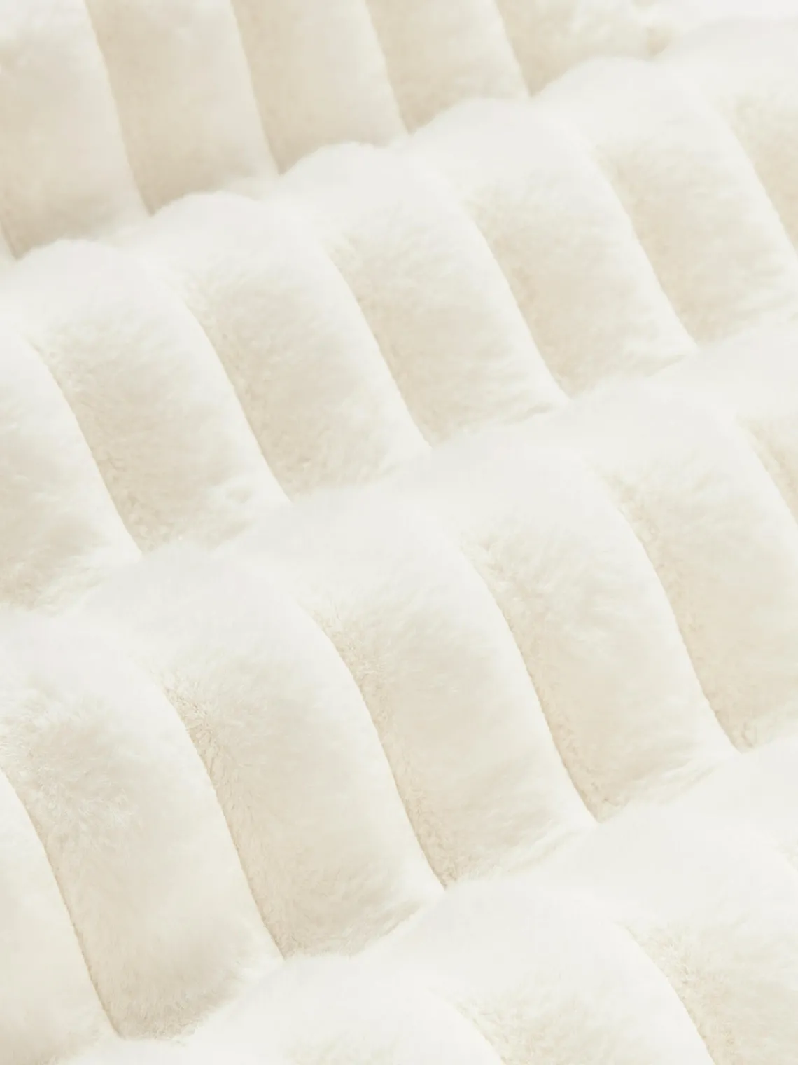 Cojines Decorativos|Mantas>Westwing Collection Funda de cojín de piel sintética Lovey Blanco crema