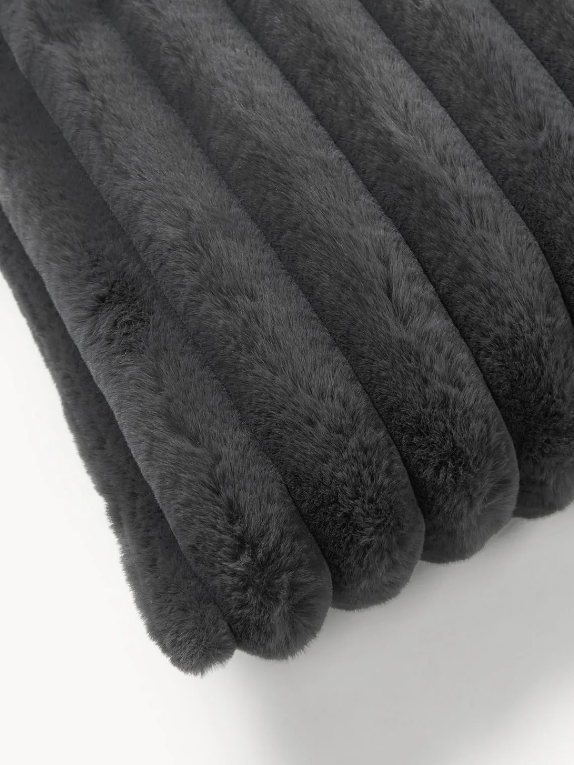 Cojines Decorativos|Mantas>Westwing Collection Funda de cojín de piel sintética Lovey Gris oscuro