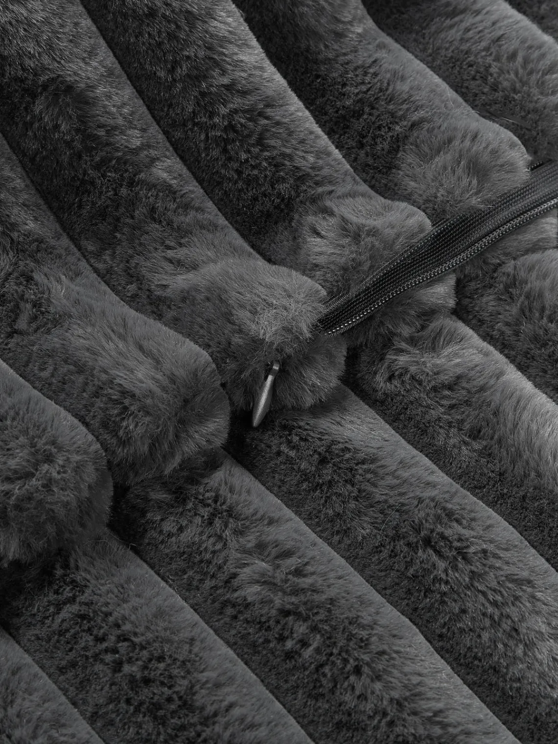 Cojines Decorativos|Mantas>Westwing Collection Funda de cojín de piel sintética Lovey Gris oscuro