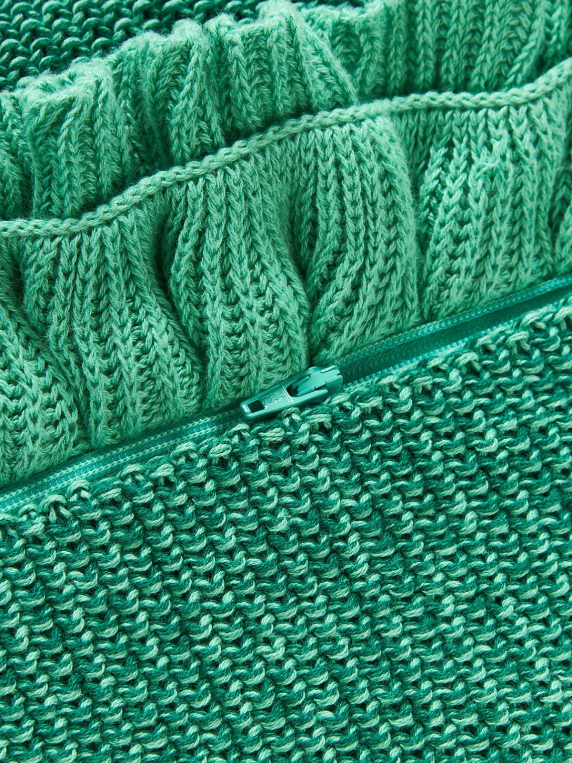 Cojines Decorativos|Cojines Decorativos>Westwing Collection Funda de cojín de punto con volantes Pansy Verde turquesa