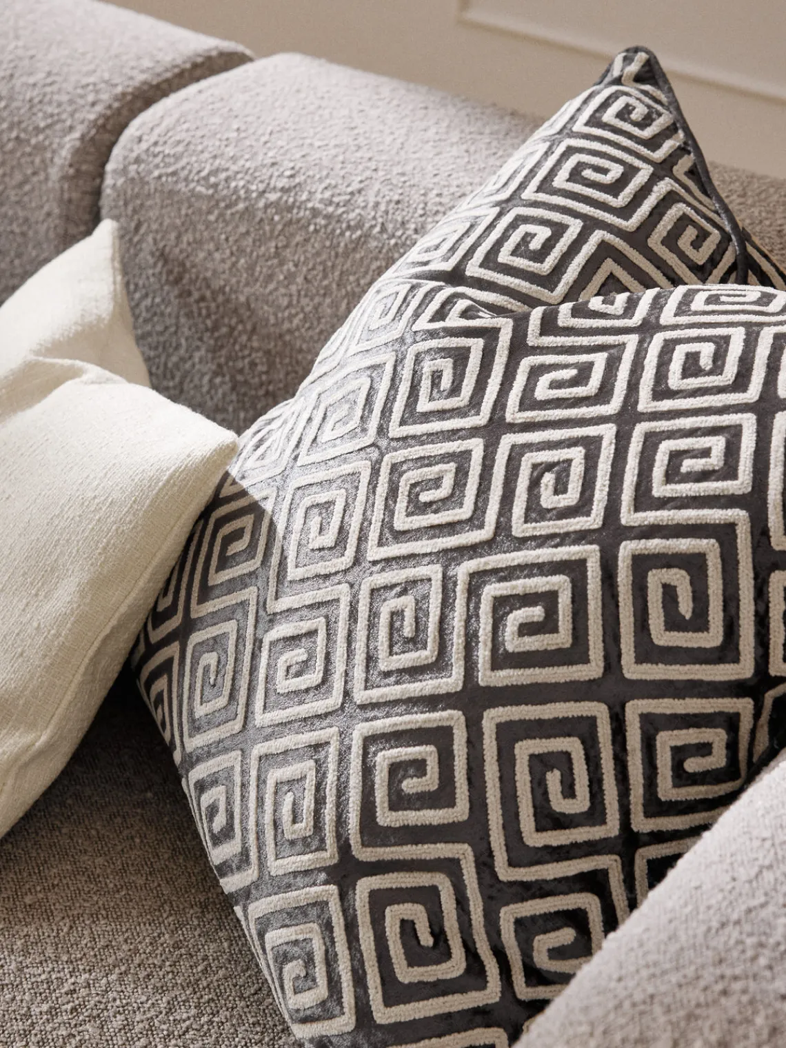 Outlet Funda de cojín de terciopelo con bordado de chenilla Solenne Mantas|Cojines Decorativos