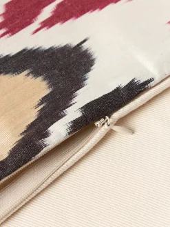 Cojines Decorativos|Mantas></noscript>Les Ottomans Funda de cojín decorativo de seda con estampado abstracto Silky Rojo, tonos azules, blanco