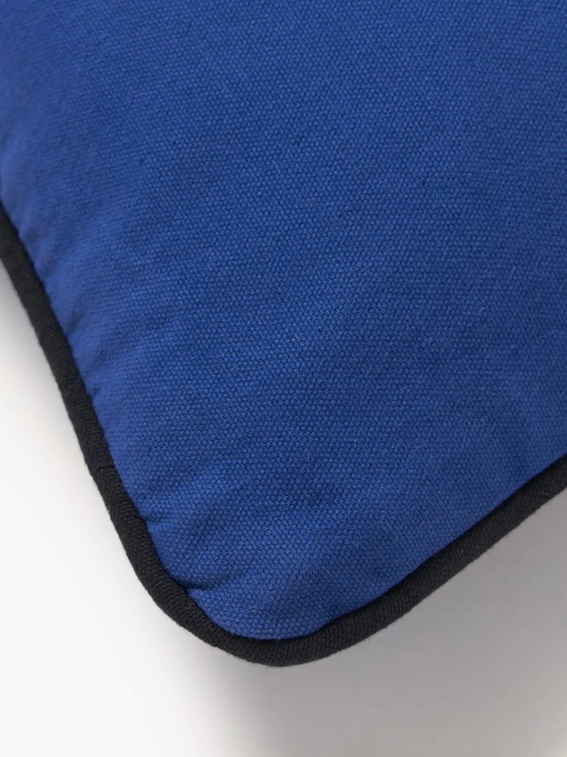 Cojines Decorativos|Mantas>Les Ottomans Funda de cojín decorativo de algodón artesanal Velvety Azul real, beige