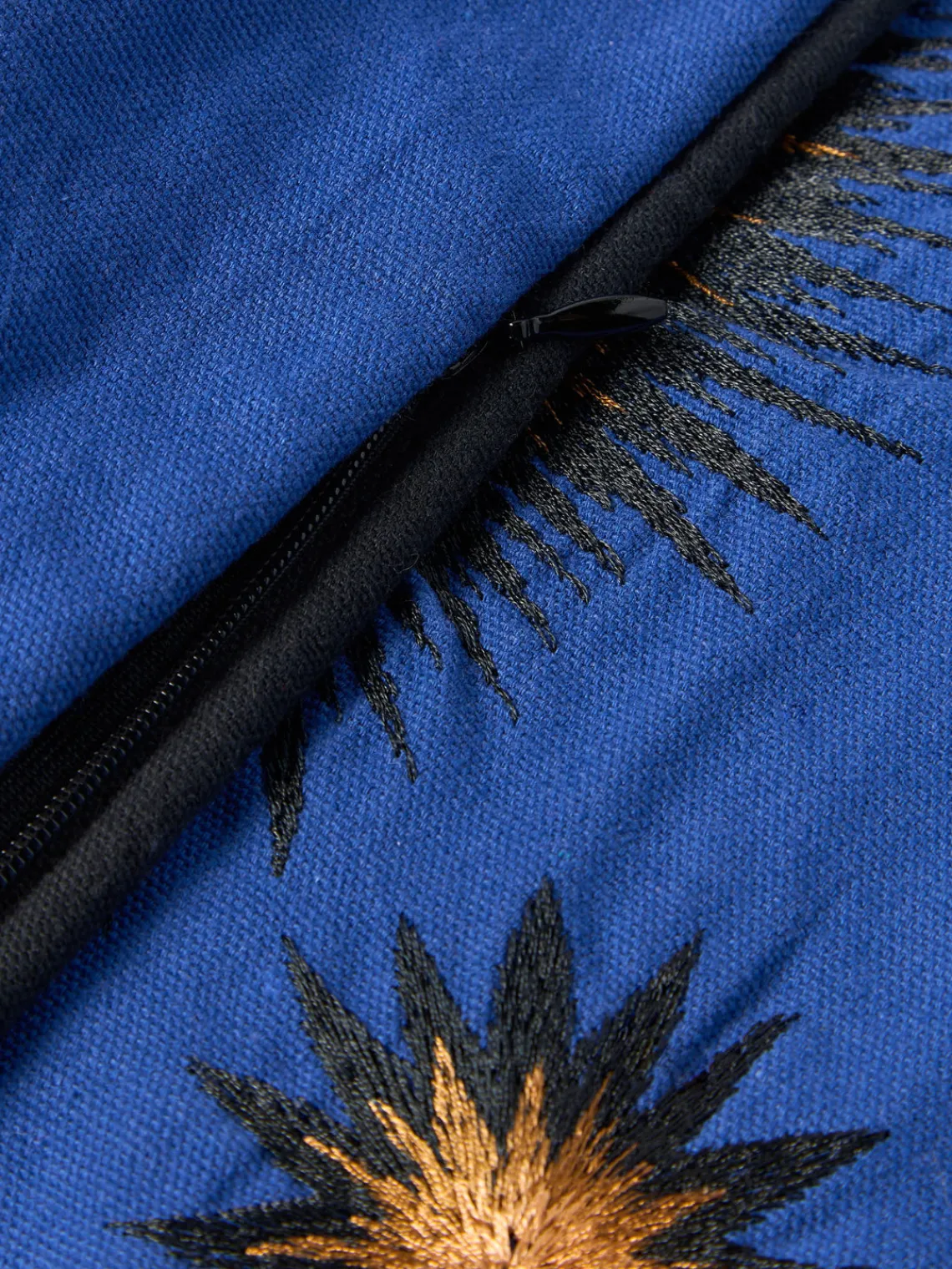 Cojines Decorativos|Mantas>Les Ottomans Funda de cojín decorativo de algodón artesanal Velvety Azul real, beige