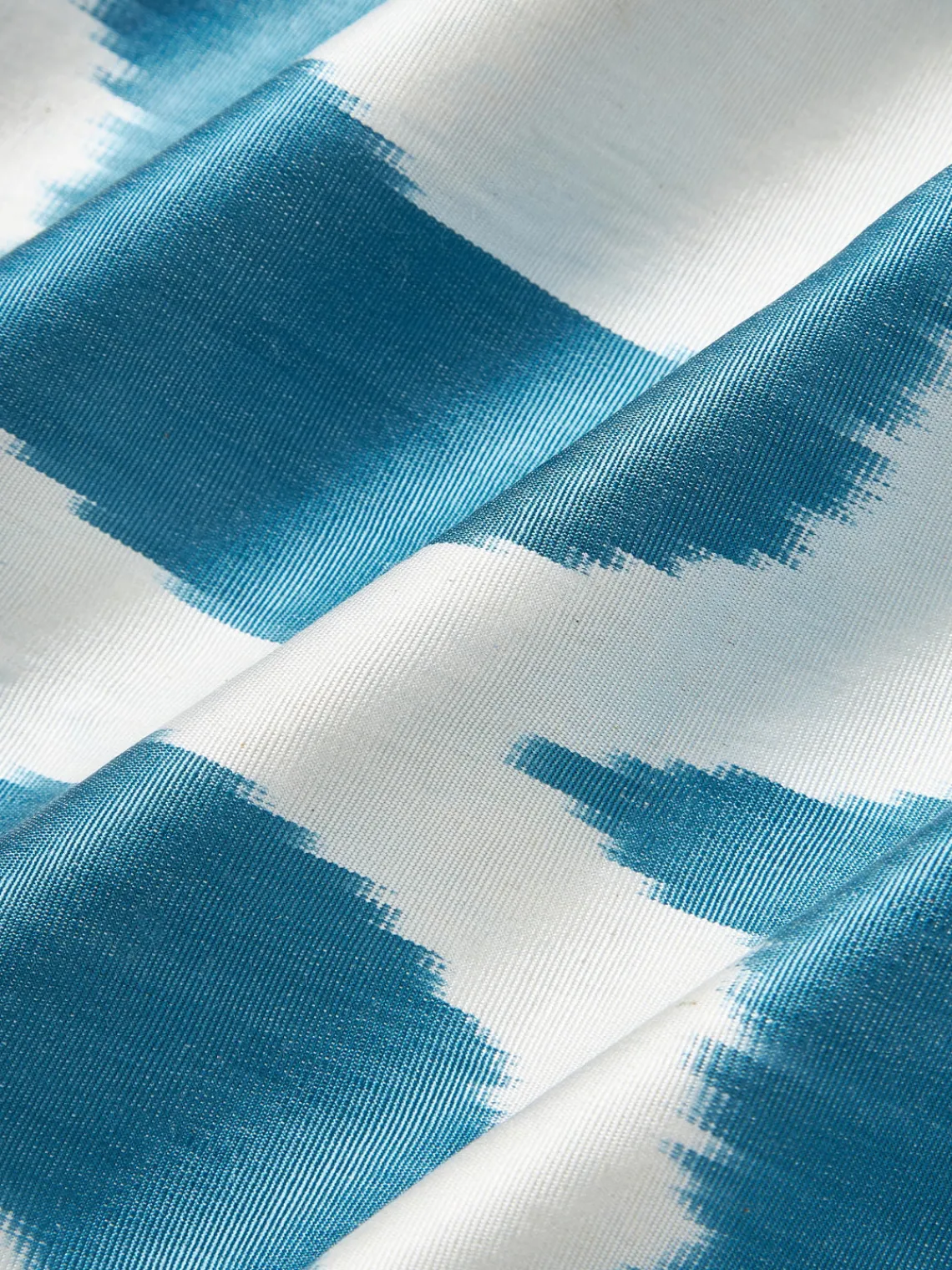 Mantas|Cojines Decorativos>Les Ottomans Funda de cojín decorativo de seda con estampado abstracto Silky Azul, beige claro