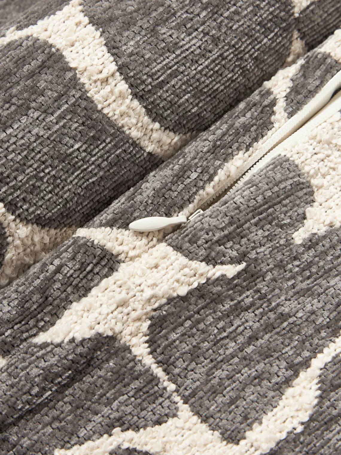 Cojines Decorativos|Mantas>Westwing Collection Funda de cojín en tejido bouclé y chenilla Nenda Taupe, blanco Off White