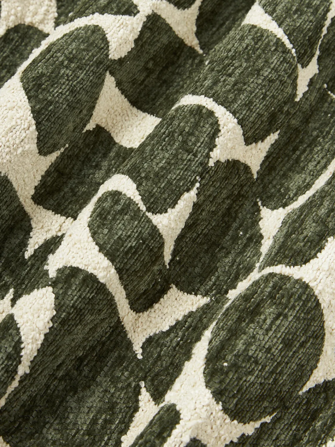 Cojines Decorativos|Mantas>Westwing Collection Funda de cojín en tejido bouclé y chenilla Nenda Verde oscuro, blanco Off White