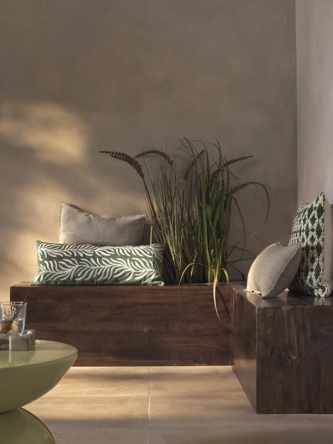 Mantas|Cojines De Exterior>Westwing Collection Funda de cojín para exterior con adorno decorativo Aryna Verde oliva, beige claro