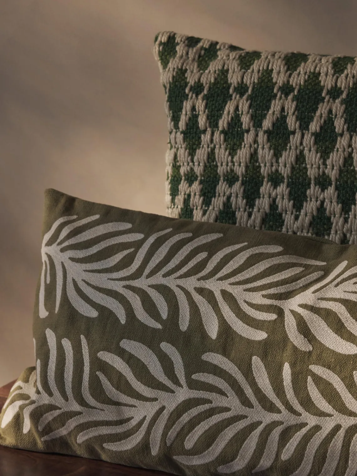 Mantas|Cojines De Exterior>Westwing Collection Funda de cojín para exterior con adorno decorativo Aryna Verde oliva, beige claro