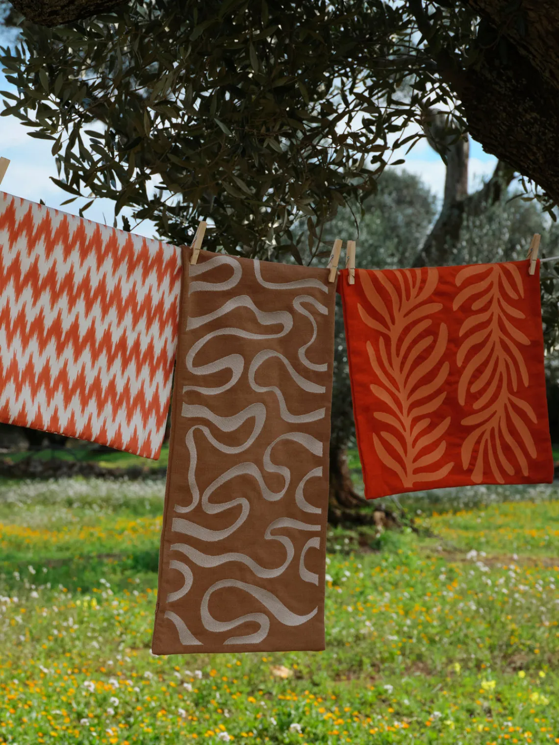 Cojines De Exterior|Cojines Decorativos>Westwing Collection Funda de cojín para exterior con estampado de ondas bordadas Shanti Turrón, beige claro