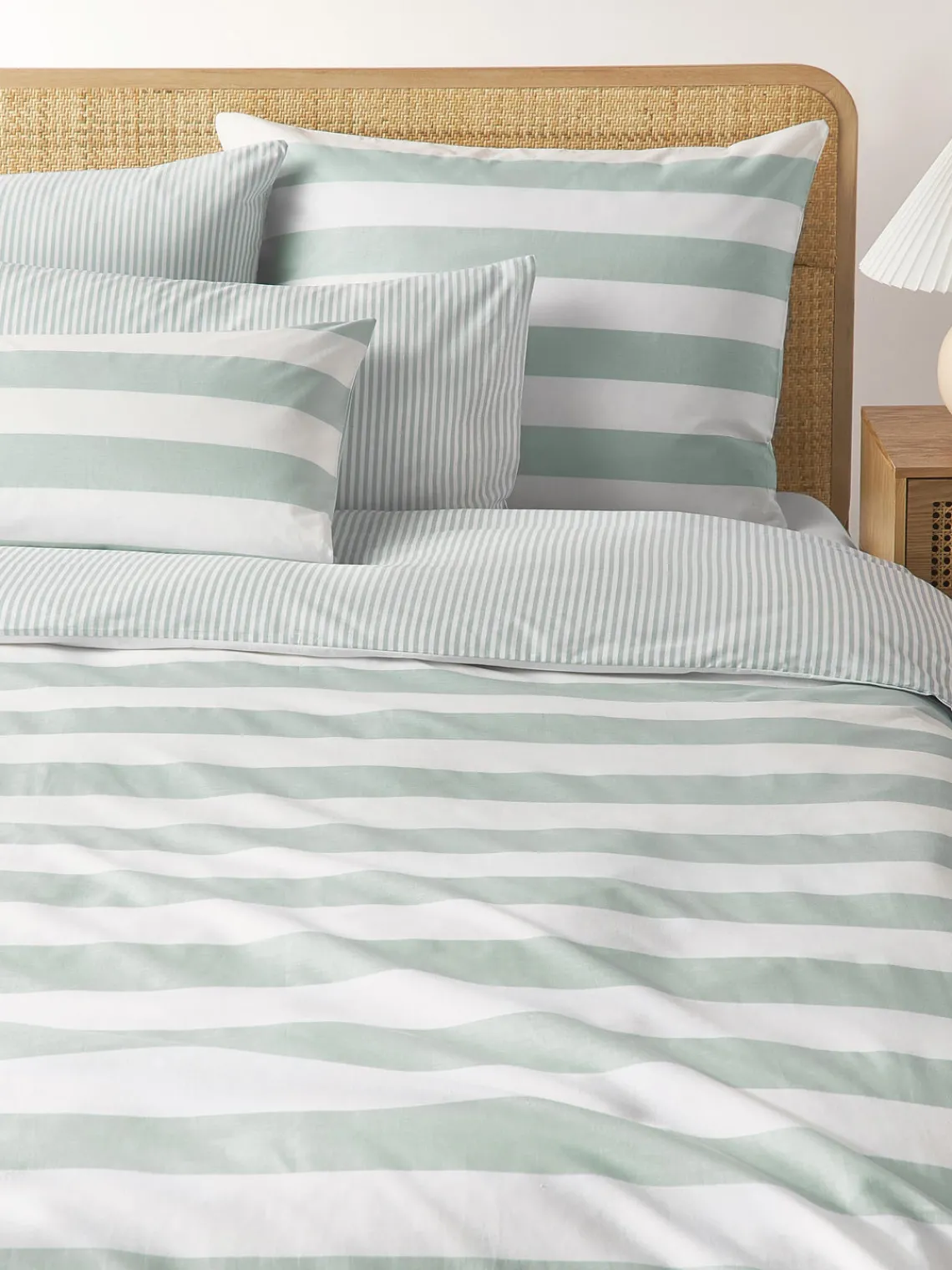 Mantas|Fundas Nórdicas>Westwing Collection Funda nórdica doble cara de algodón a rayas Lorena Verde salvia, blanco