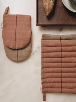 Textiles De Cocina Y Manteles|Textiles De Cocina>Ferm Living Guante de horno de algodón ecológico Ito Tonos marrones