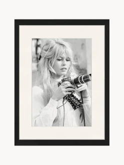 Cuadros Y Láminas Decorativas|Jarrones>Any Image Impresión digital enmarcada Brigitte With Her Camera