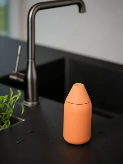 Dispensador De Jabón Y Jaboneras|Jarrones></noscript>Zone Denmark Jabonera de silicona Singles Naranja