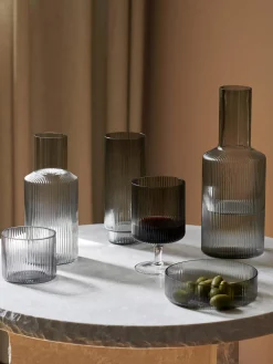 Hot Jarra de agua soplada con relieves Ripple, 1 L Jarras De Agua|Vajillas Completas