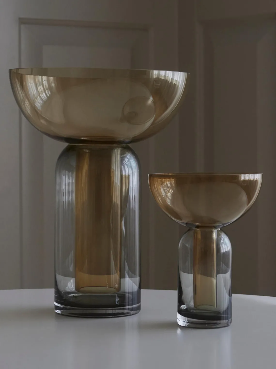 Jarrones|Jarrones>AYTM Jarrón de vidrio soplado Torus, 33 cm Ocre, gris oscuro transparente