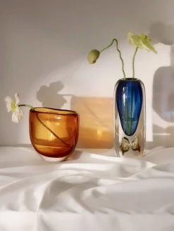 Jarrones|Jarrones></noscript>Westwing Collection Jarrón de vidrio soplado Tyron, 33 cm Azul oscuro, ocre, transparente