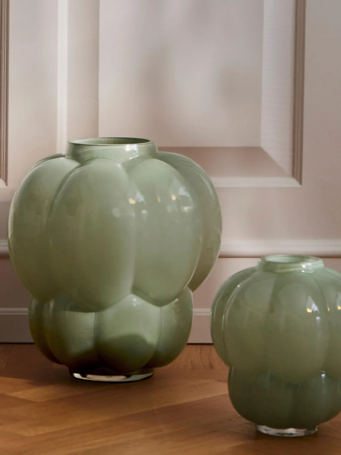 Jarrones|Jarrones>AYTM Jarrón de vidrio soplado Uva, 35 cm Verde salvia brillante