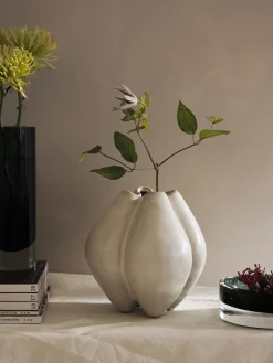 Jarrón pequeño de gres Frida, 19 cm Jarrones|Jarrones