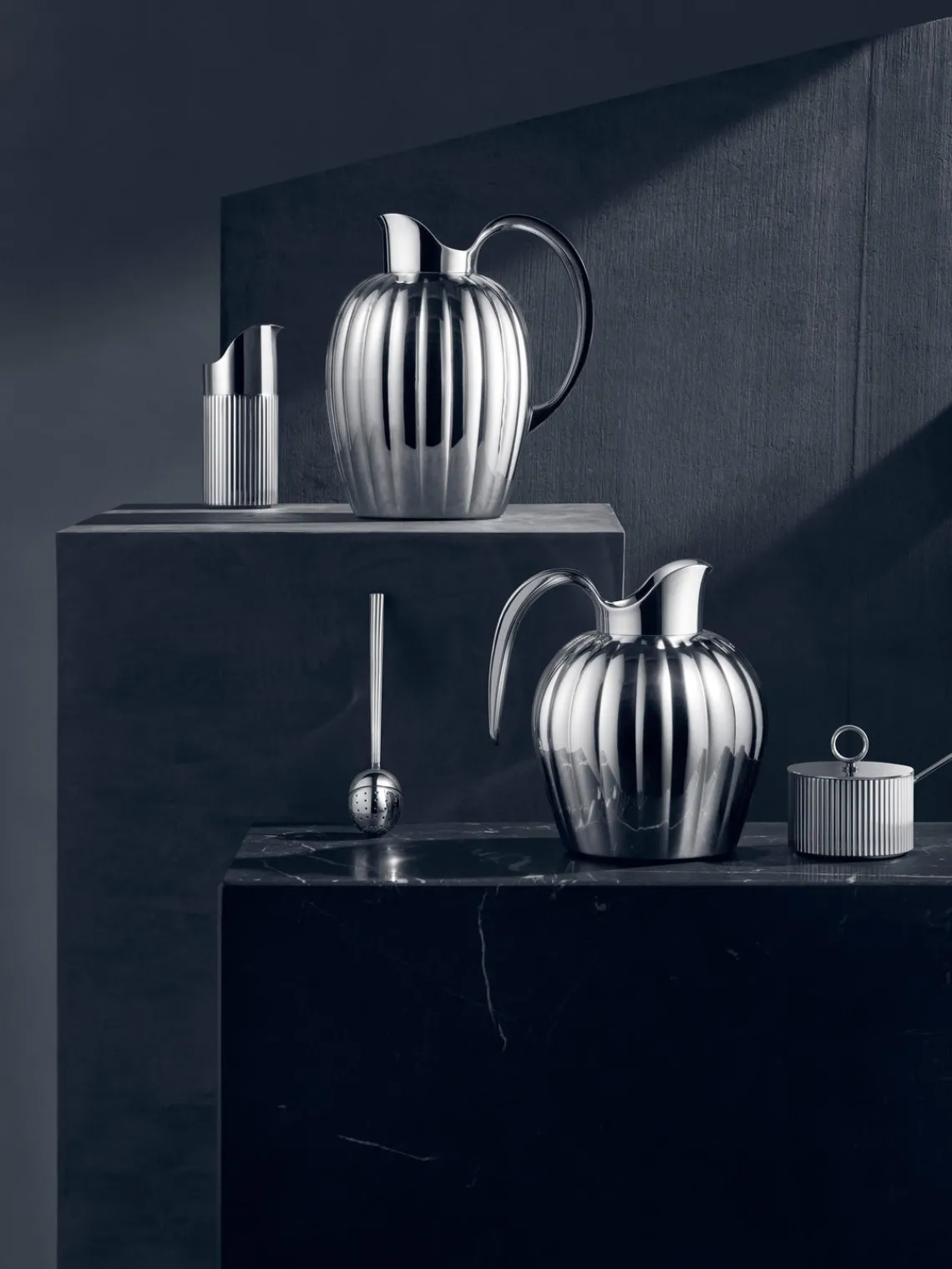 Azucareros Y Lecheras|Vajillas Completas>GEORG JENSEN Lechera de acero inoxidable con relievesBernadotte, 280 ml