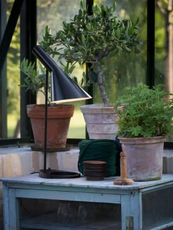 Lámparas De Escritorio|Lámparas De Mesa></noscript>Louis Poulsen Lámpara de escritorio AJ, tamaños diferentes Negro