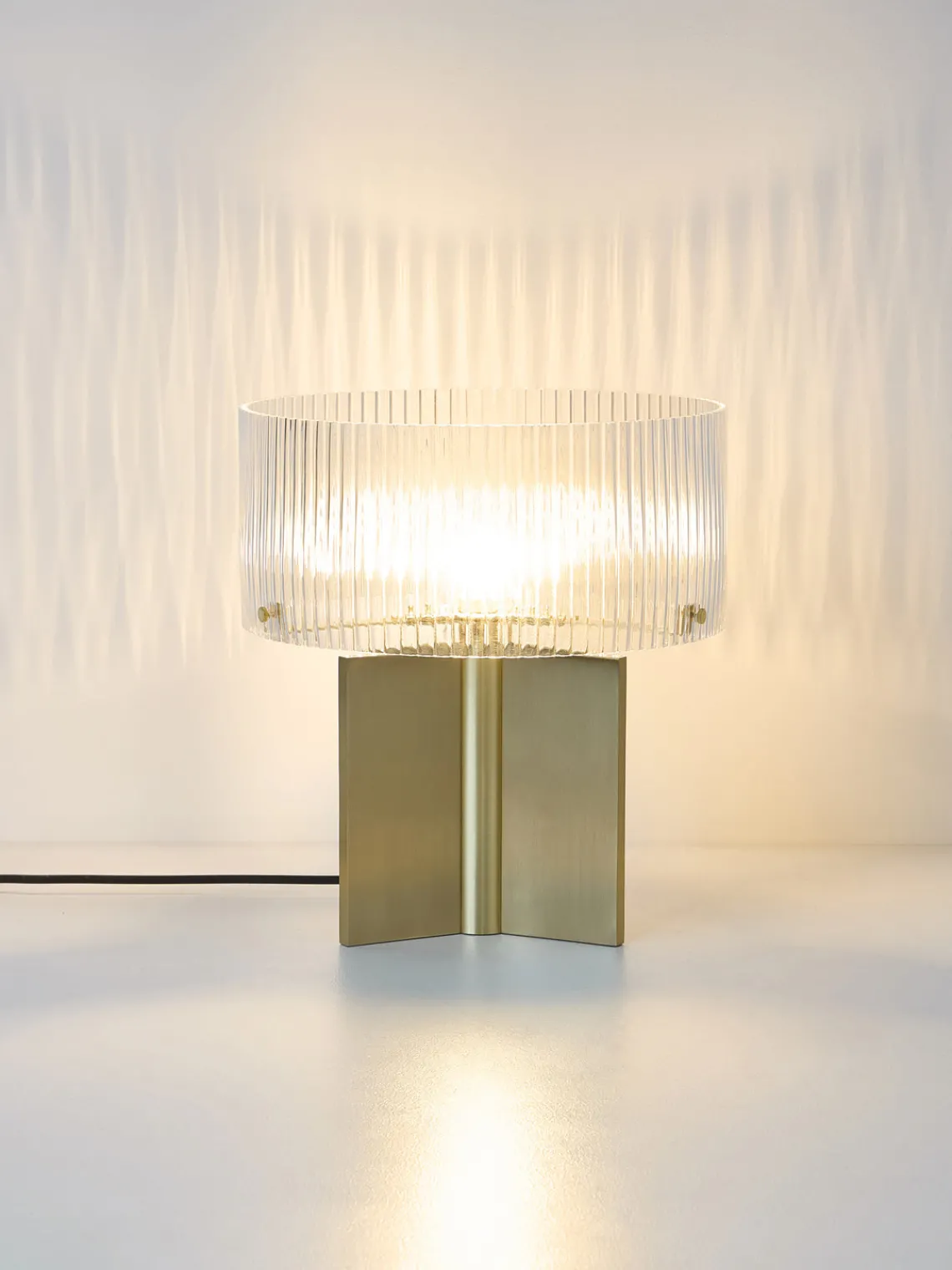 Lámparas De Mesa|Lámparas De Techo>Westwing Collection Lámpara de mesa de vidrio estriado Emmi Transparente, dorado