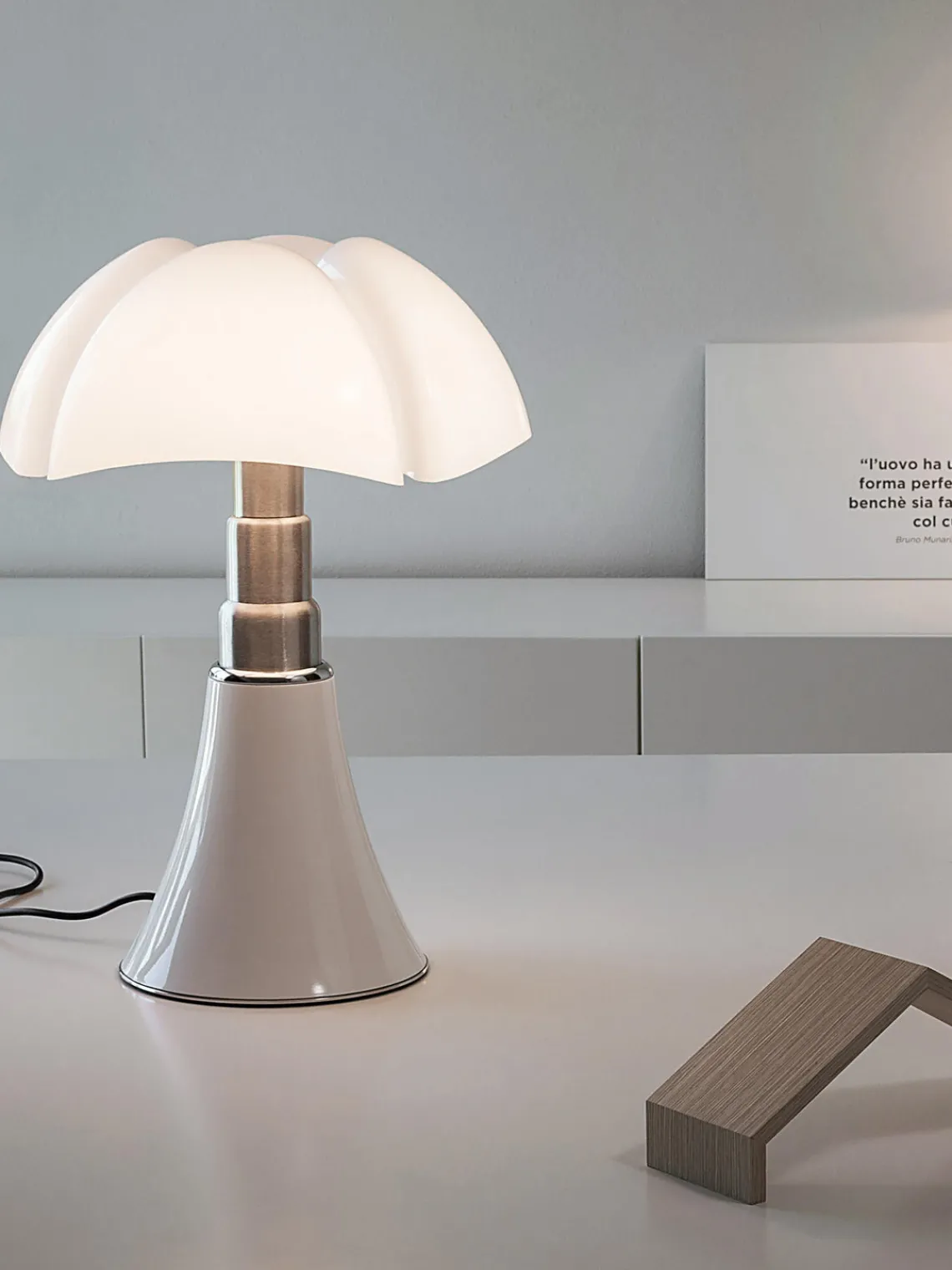 Hot Lámpara de mesa grande LED regulable Pipistrello, altura ajustable Lámparas De Mesa|Lámparas De Techo