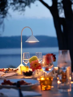 Lámparas De Mesa De Exterior|Lámparas De Mesa>Frandsen Lámpara de mesa LED para exterior regulable Grasp, pórtatil Blanco mate