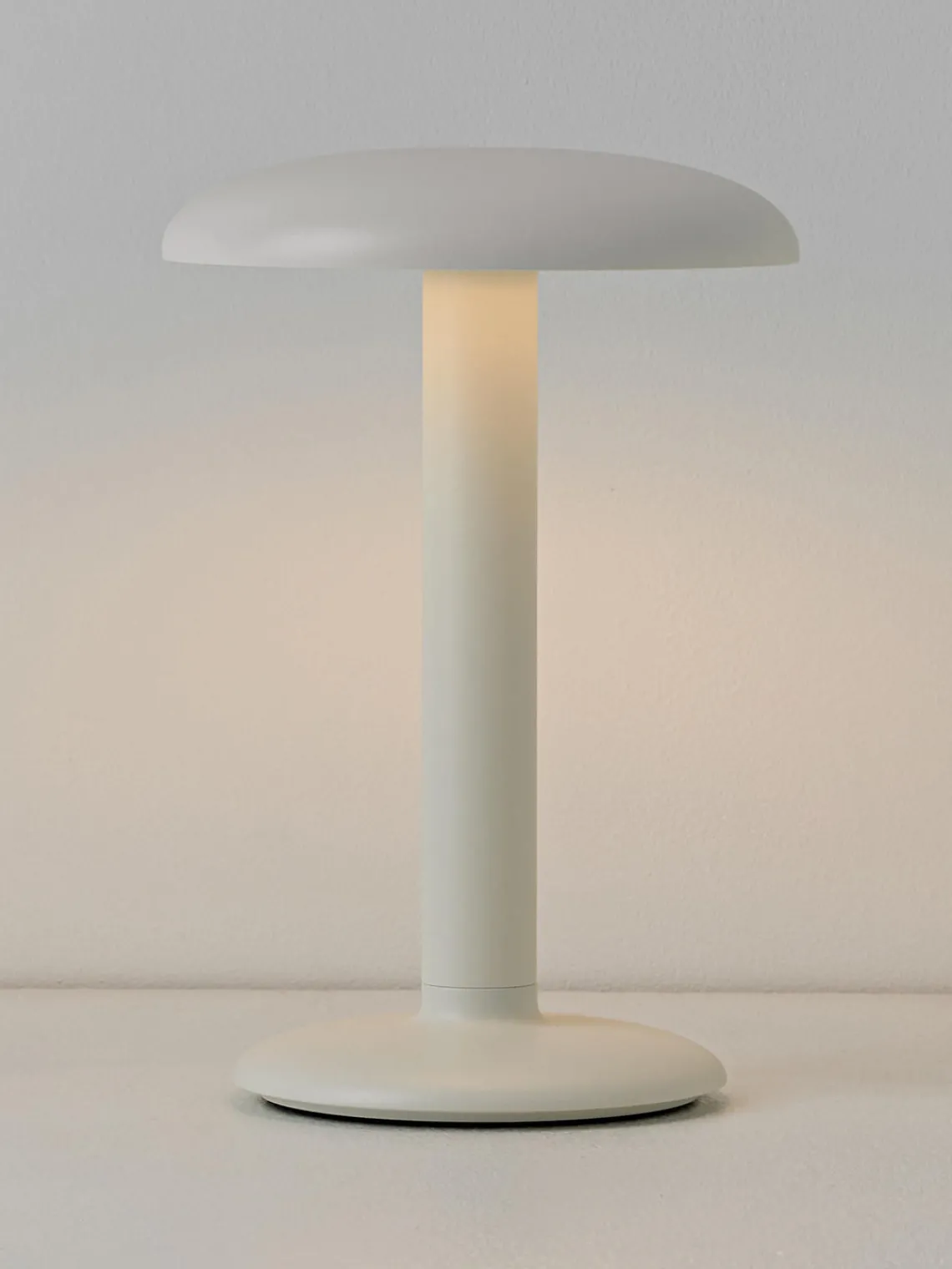 Lámpara de mesa LED pequeña regulable Gustave, portátil Lámparas De Mesa|Lámparas De Techo