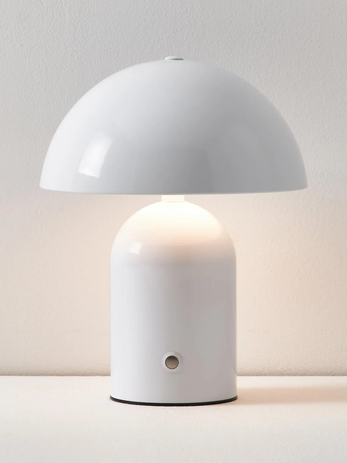 Lámparas De Mesa De Exterior|Lámparas De Mesa>Westwing Collection Lámpara de mesa LED pequeña regulable Walter, portátil Blanco brillante