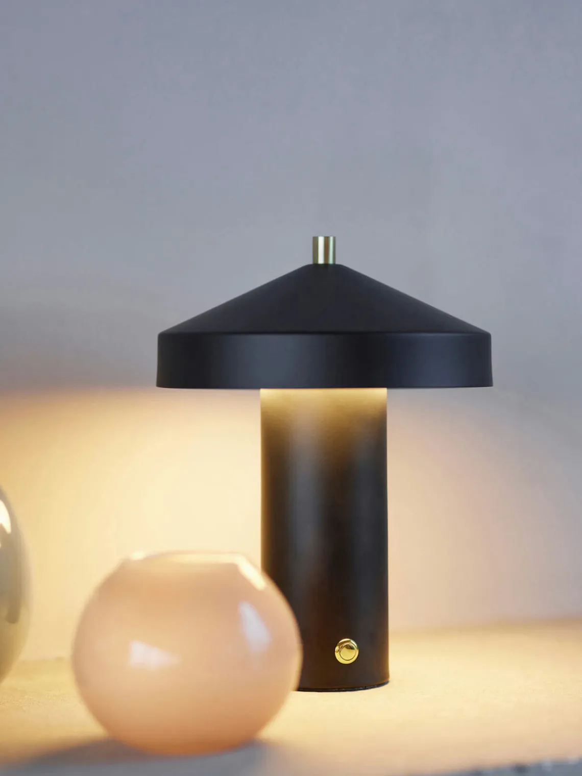 Lámparas De Mesa|Lámparas De Techo>Oyoy Living Design Lámpara de mesa LED pequeña regulable Hatto, portátil Negro