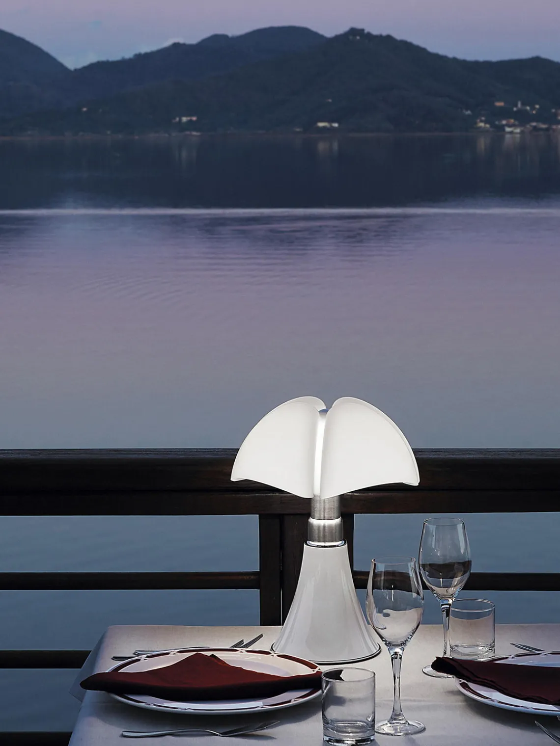 Lámparas De Mesa|Lámparas De Techo>Martinelli Luce Lámpara de mesa LED regulable Pipistrello, portátil Marrón oscuro mate