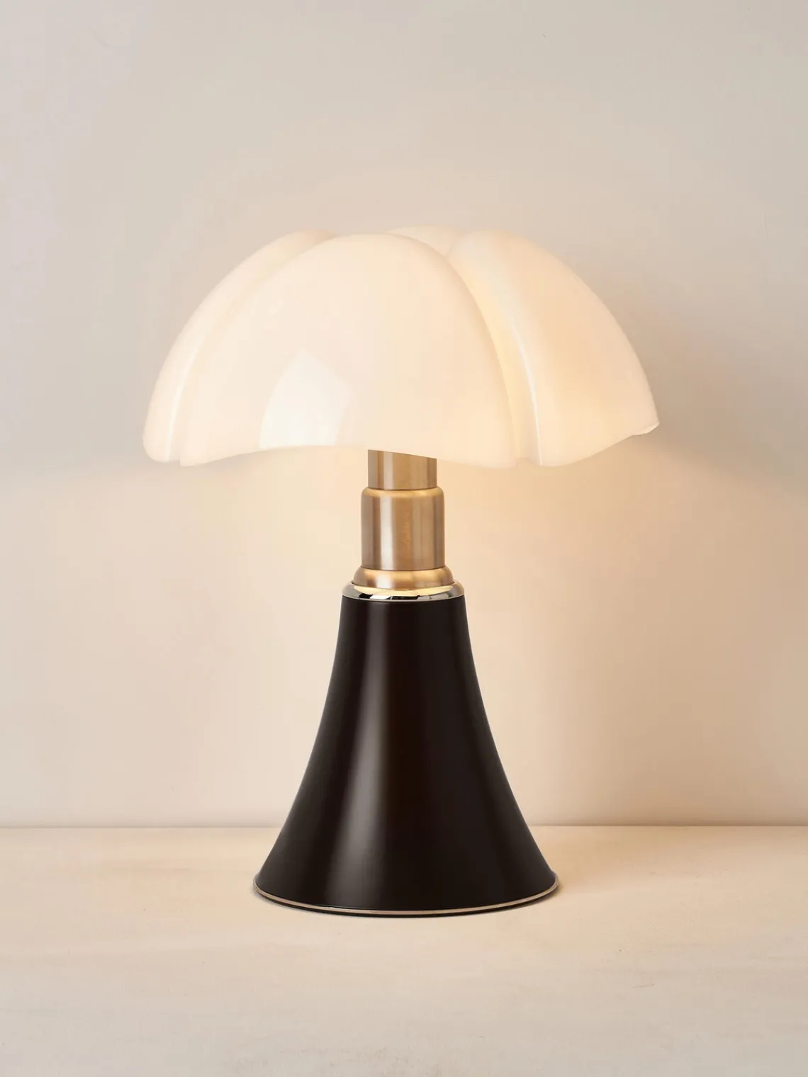 Lámparas De Mesa|Lámparas De Techo>Martinelli Luce Lámpara de mesa LED regulable Pipistrello, portátil Marrón oscuro mate